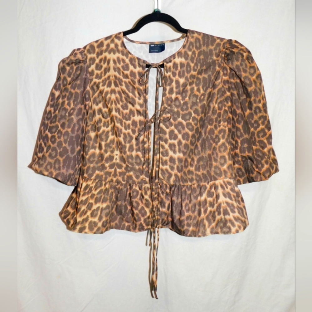 NWOT Noisy May Cotton Poplin Tie Front Top in Leo Print Size Medium US 8-10